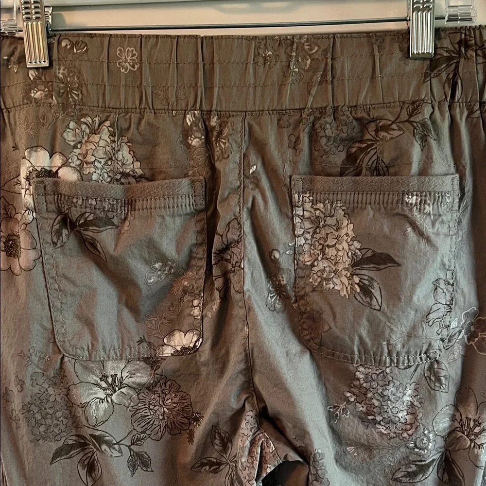 Democracy Brown Floral Cropped Pants